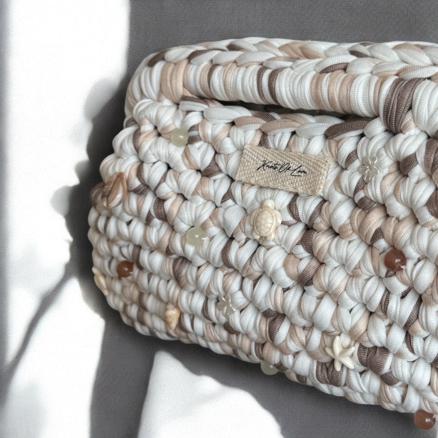 Oasis Pearl white